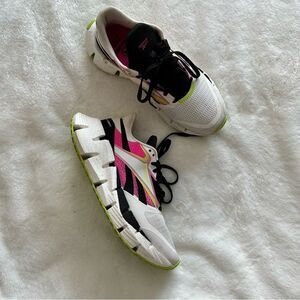Reebok Women’s FloatZig 1 Sneakers Size 8
